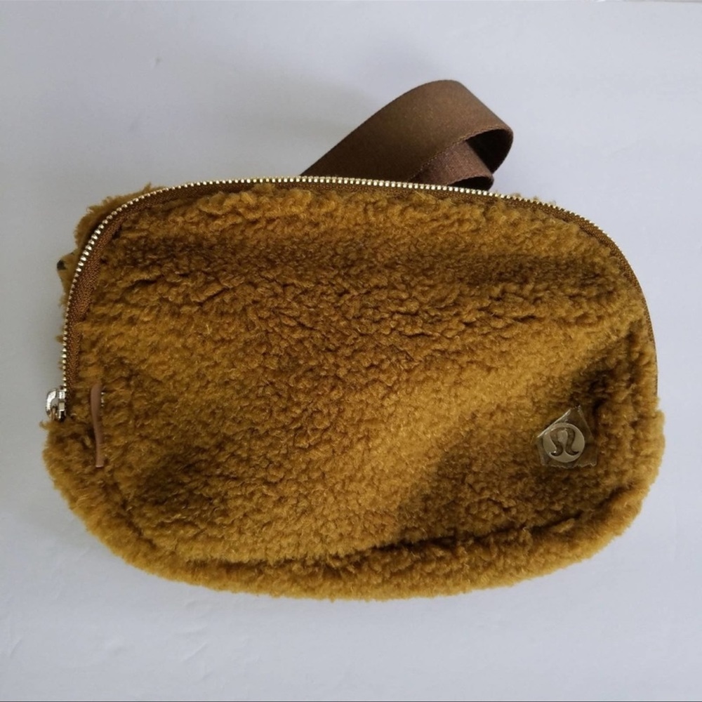NEW Lululemon Everywhere burnt caramel brown belt bag fleece sherpa fanny pack